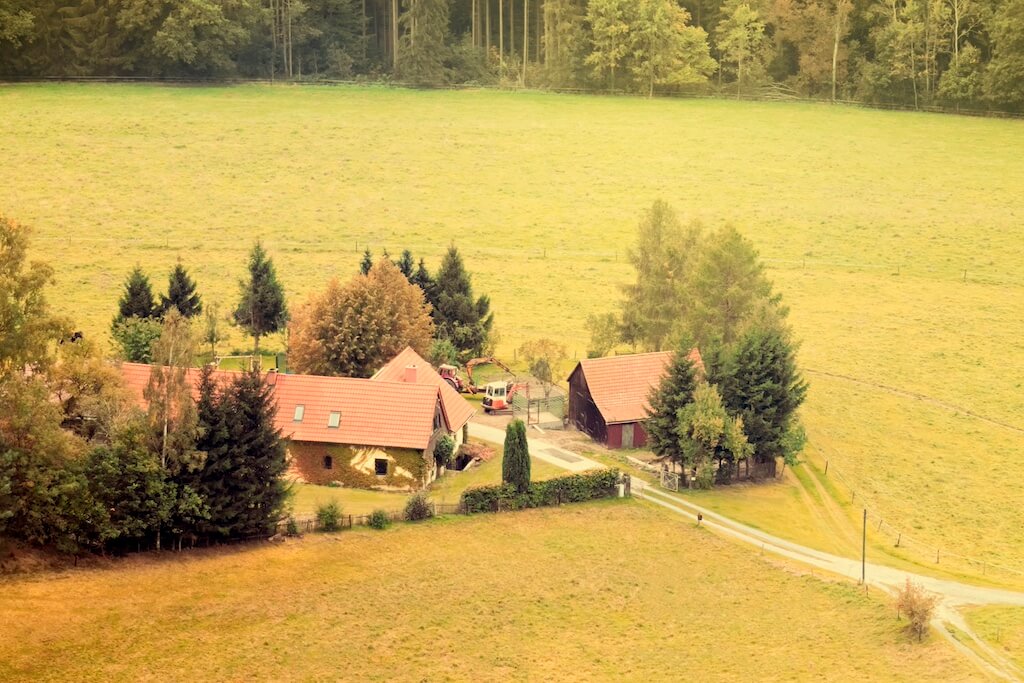Ulga mieszkaniowa przy sprzedaży gruntu i zakupie udziału w domu męża