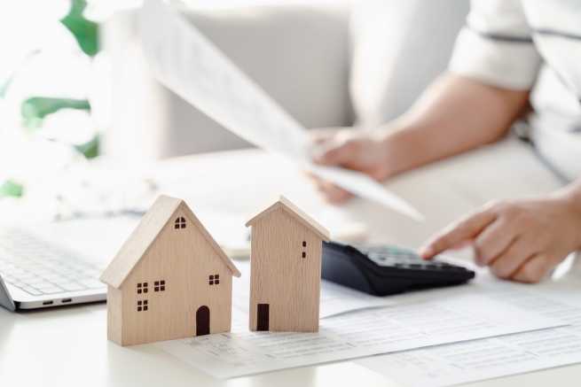 Zwolnienie z podatku dochodowego od sprzedaży mieszkania po kupnie domu na kredyt