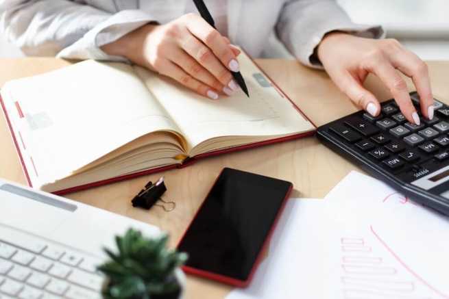 Jak zacząć karierę w księgowości? Przewodnik po kursach dla początkujących